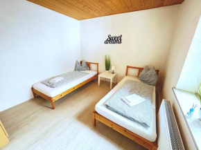 I Apartment 17 Personen - Monteurzimmer - Ferienwohnung, Großköllnbach